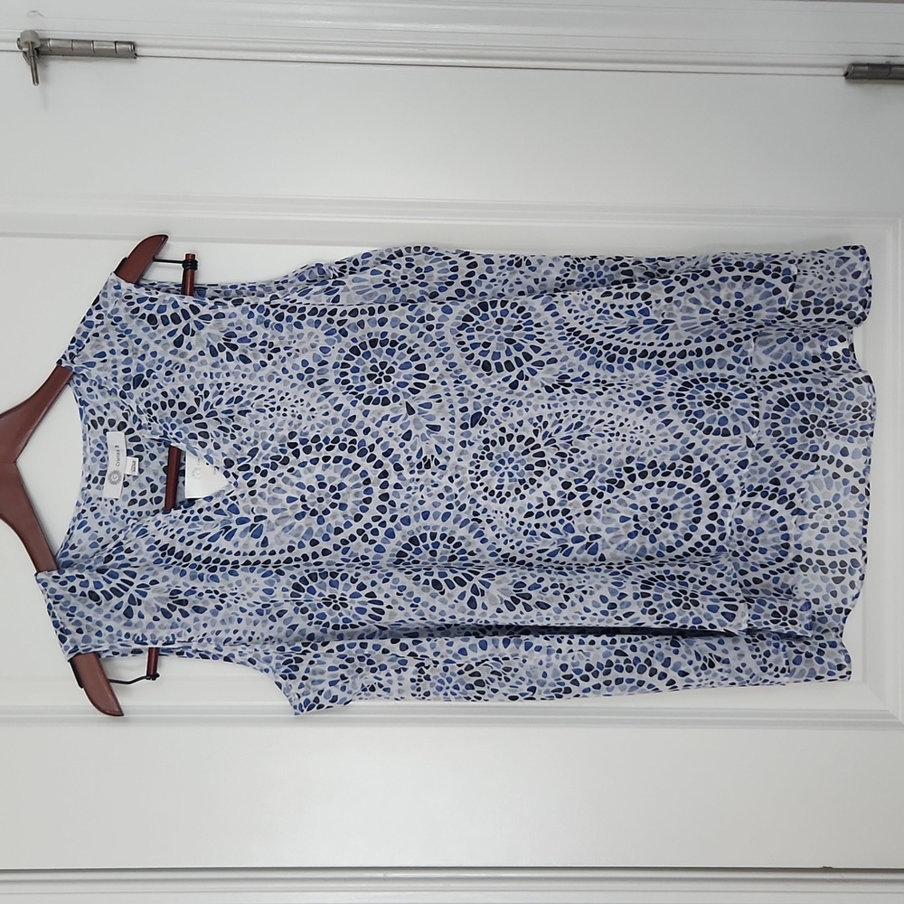 Blue & white sleeveless blouse